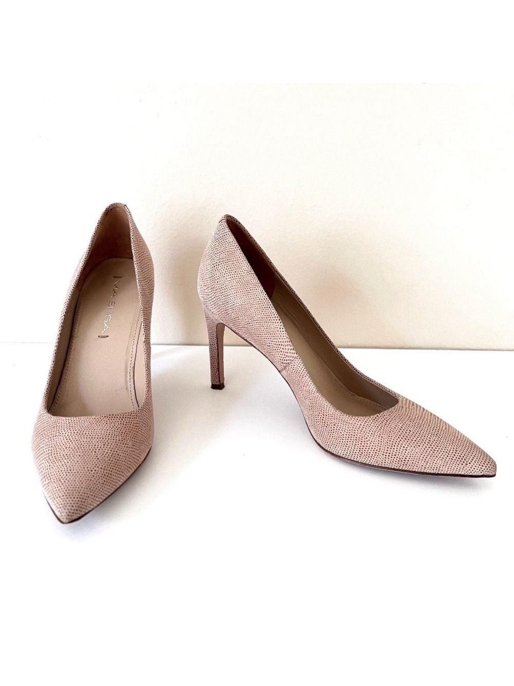 Via Spiga Nude Textured Heel in Buff EUR36 US6